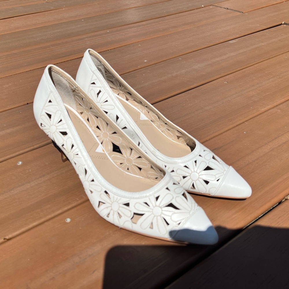 Womens 8.5 White / White Laser Cut High Heel Pumps
